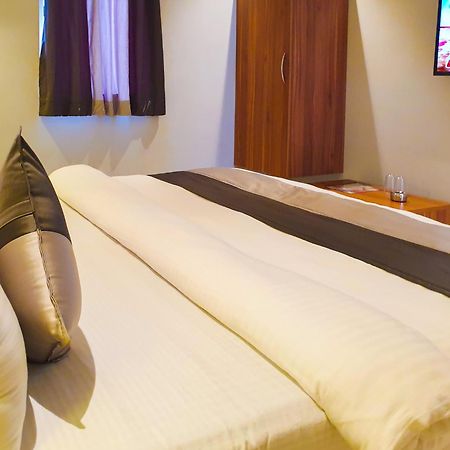 Hotel Nova Star Rajkot Eksteriør bilde