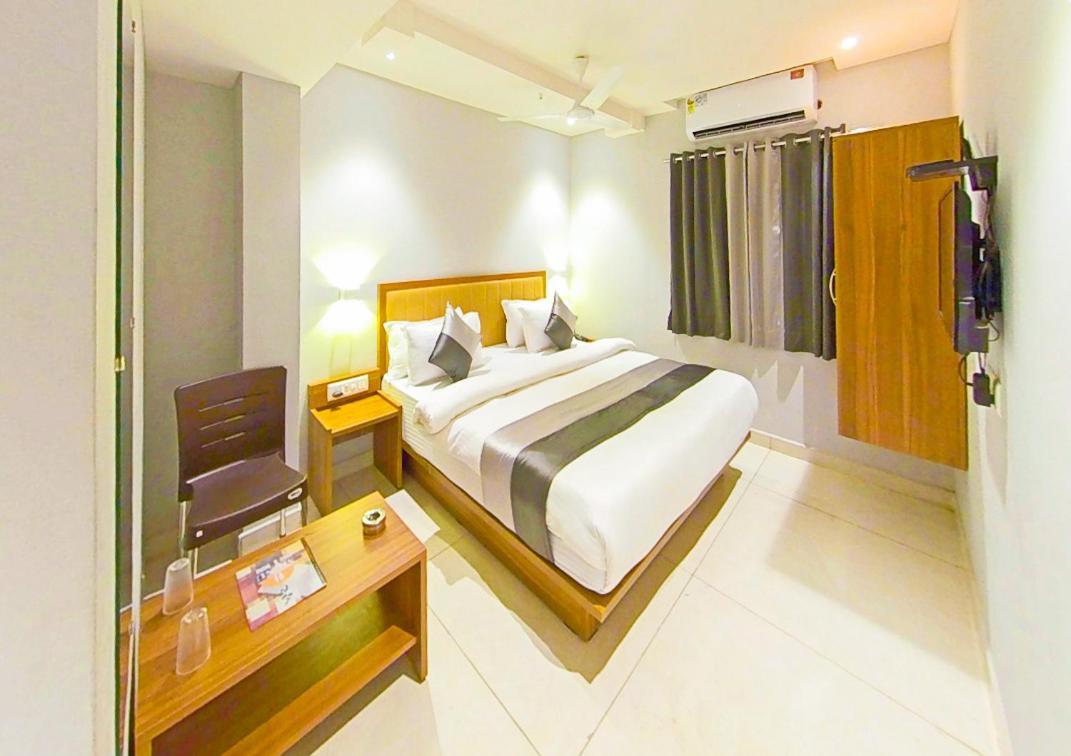 Hotel Nova Star Rajkot Eksteriør bilde