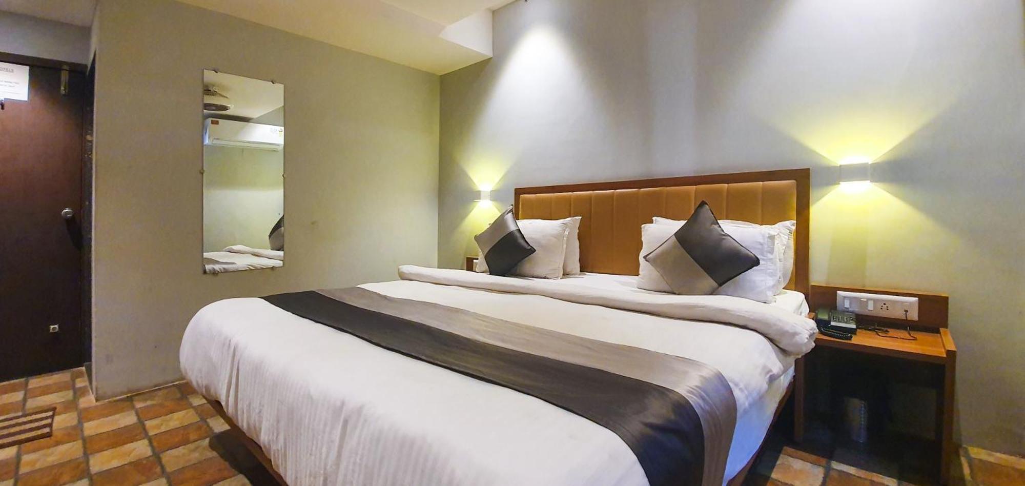 Hotel Nova Star Rajkot Eksteriør bilde