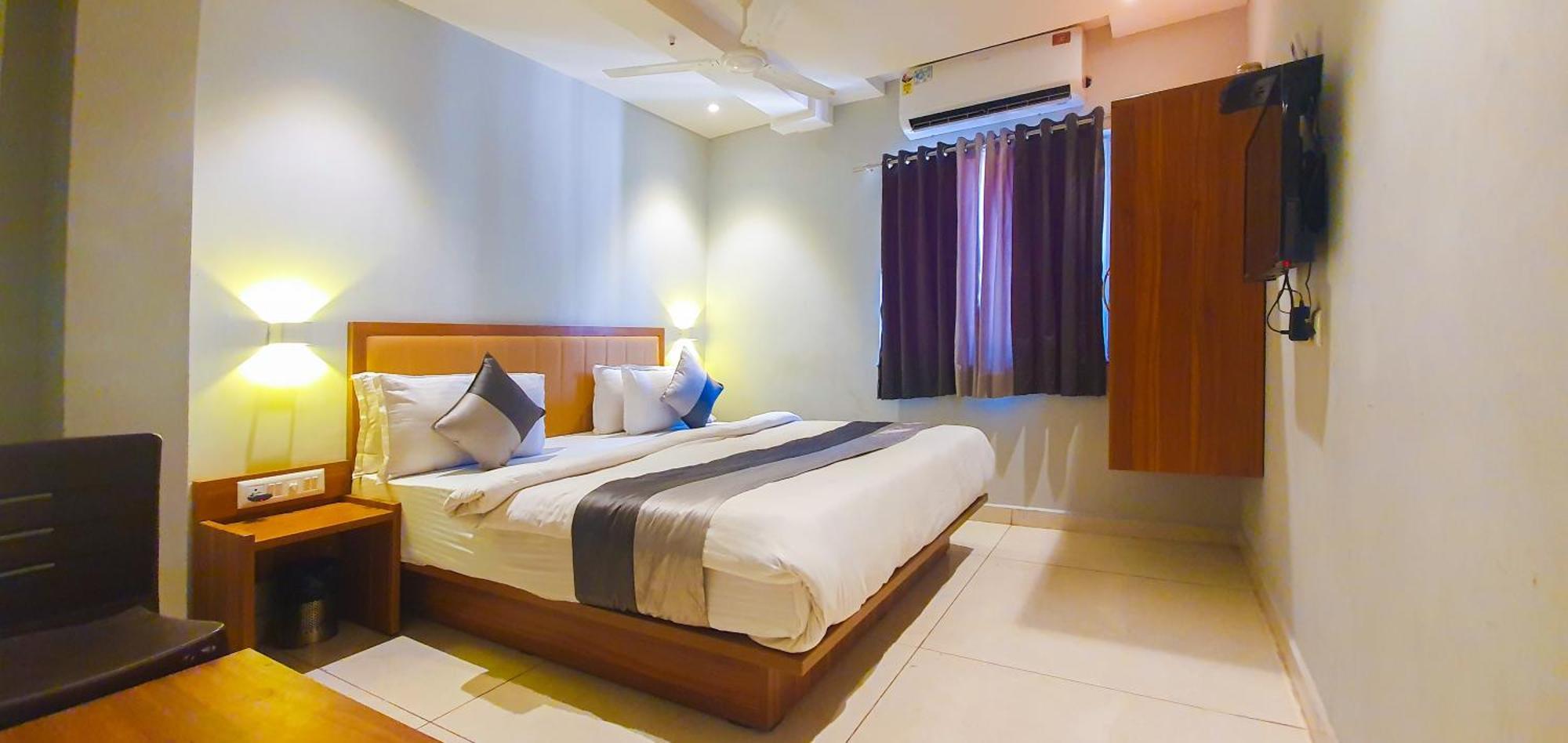 Hotel Nova Star Rajkot Eksteriør bilde