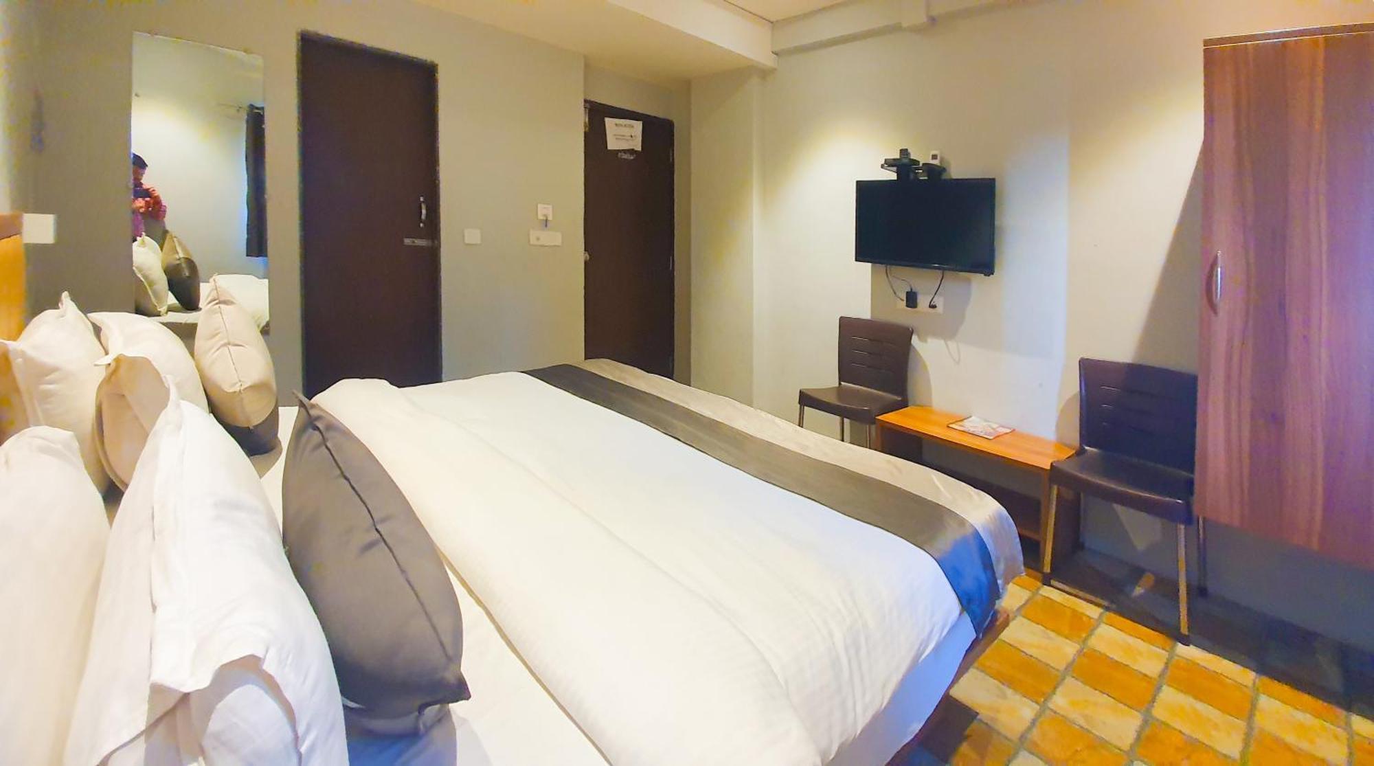 Hotel Nova Star Rajkot Eksteriør bilde