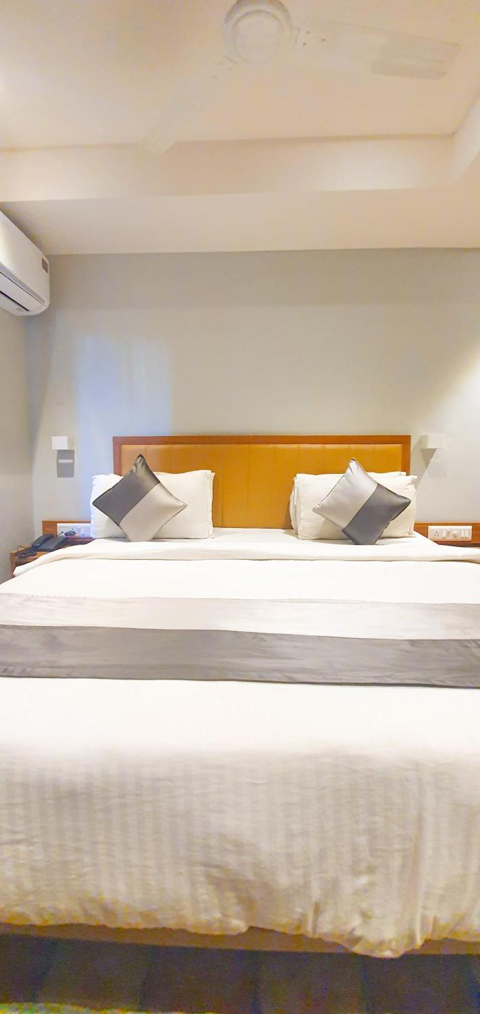 Hotel Nova Star Rajkot Eksteriør bilde