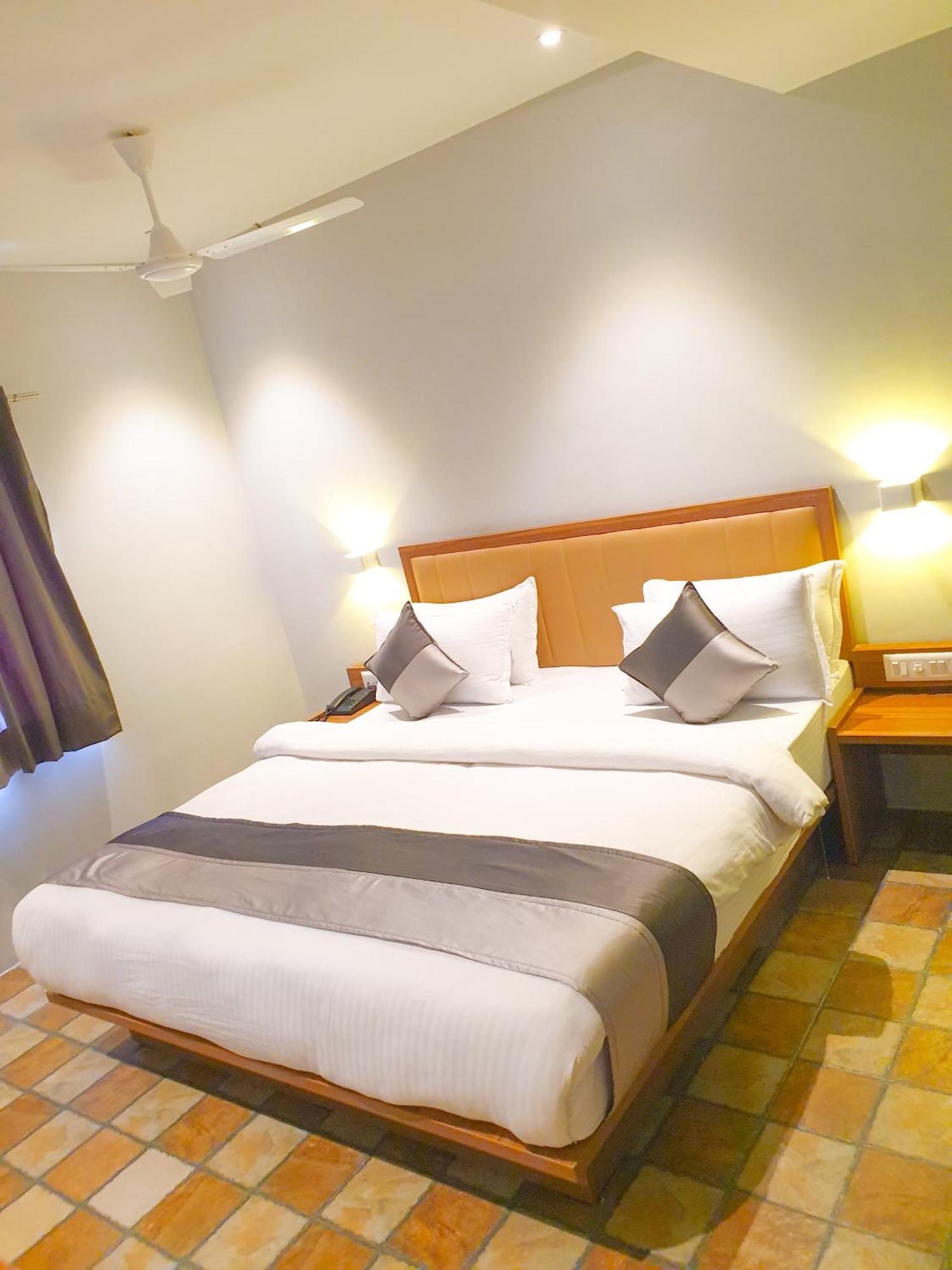 Hotel Nova Star Rajkot Eksteriør bilde