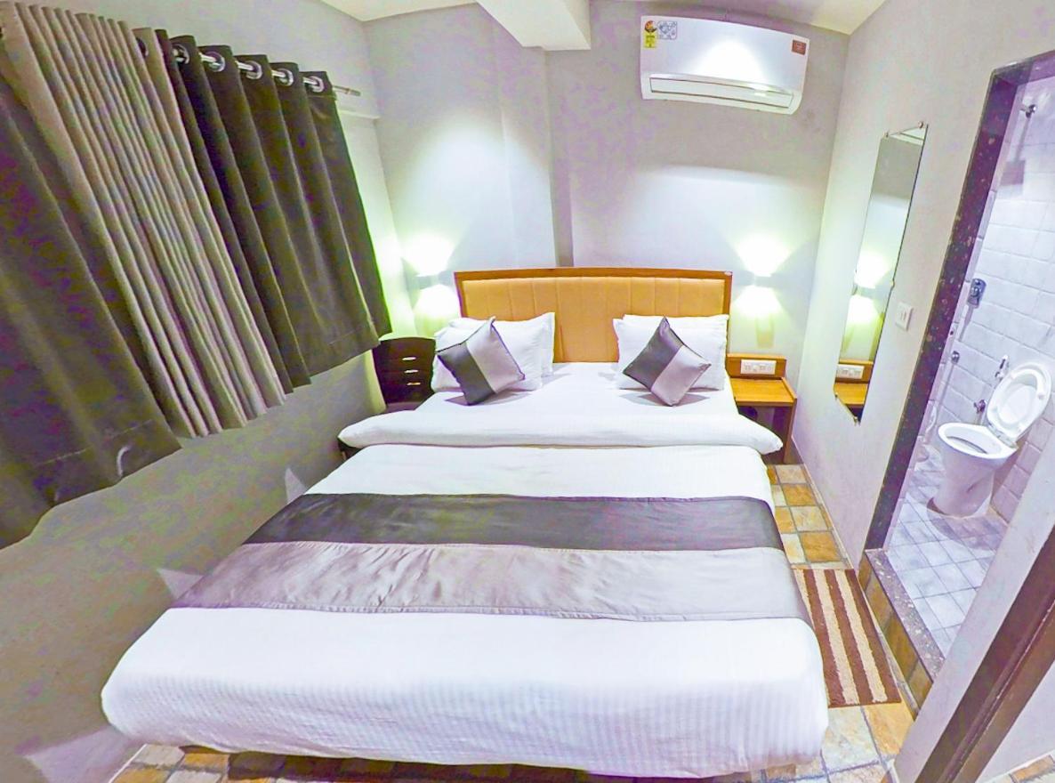 Hotel Nova Star Rajkot Eksteriør bilde