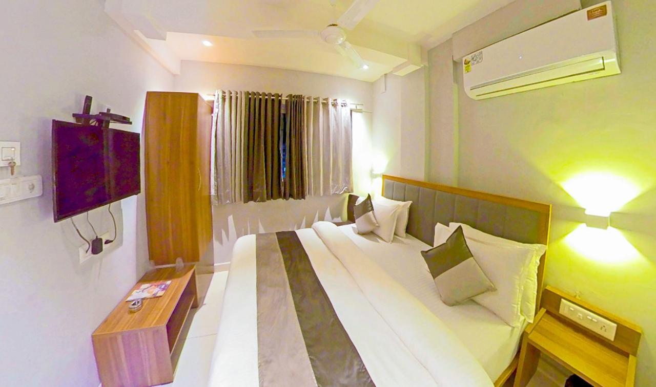 Hotel Nova Star Rajkot Eksteriør bilde