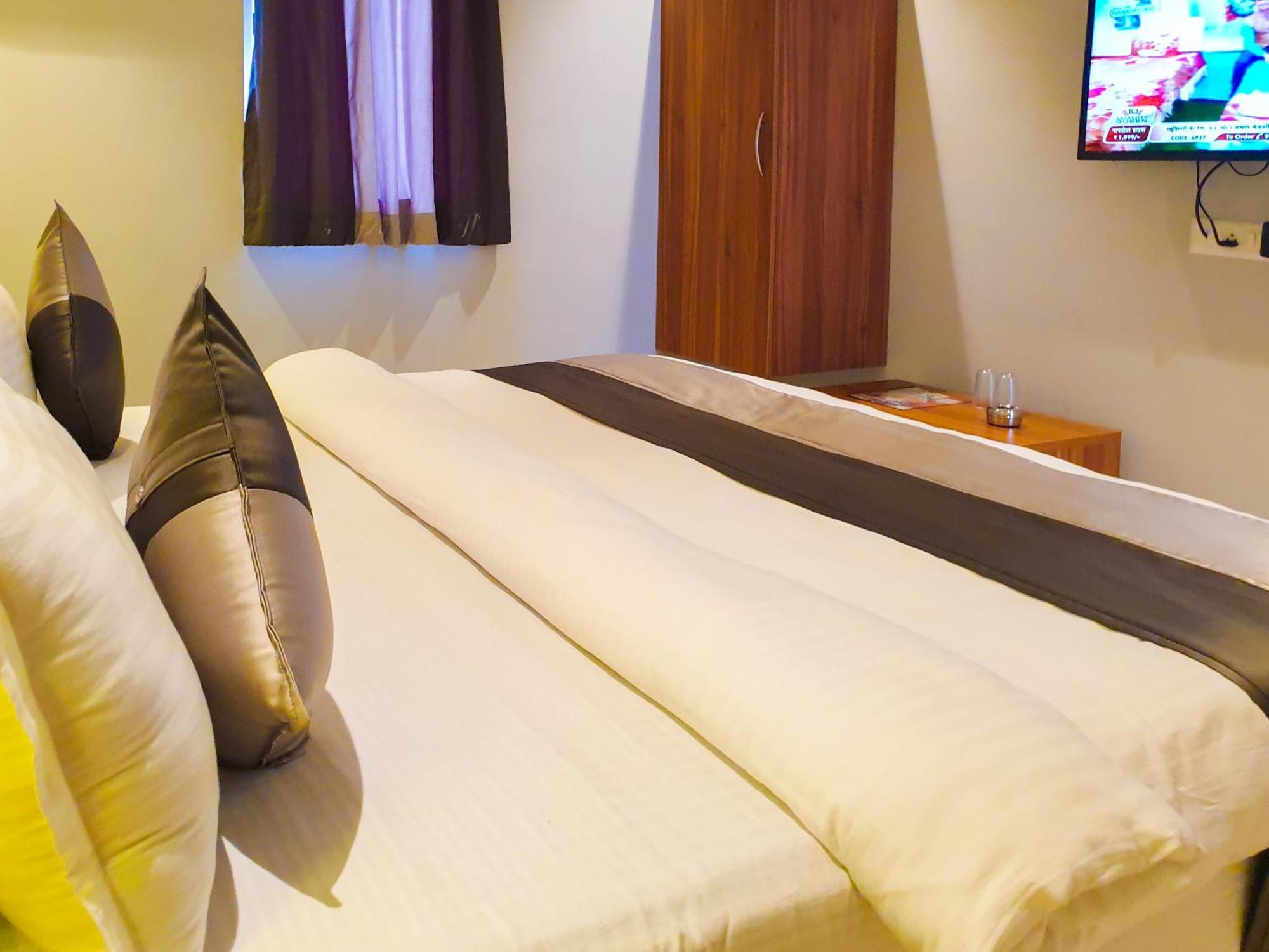 Hotel Nova Star Rajkot Eksteriør bilde