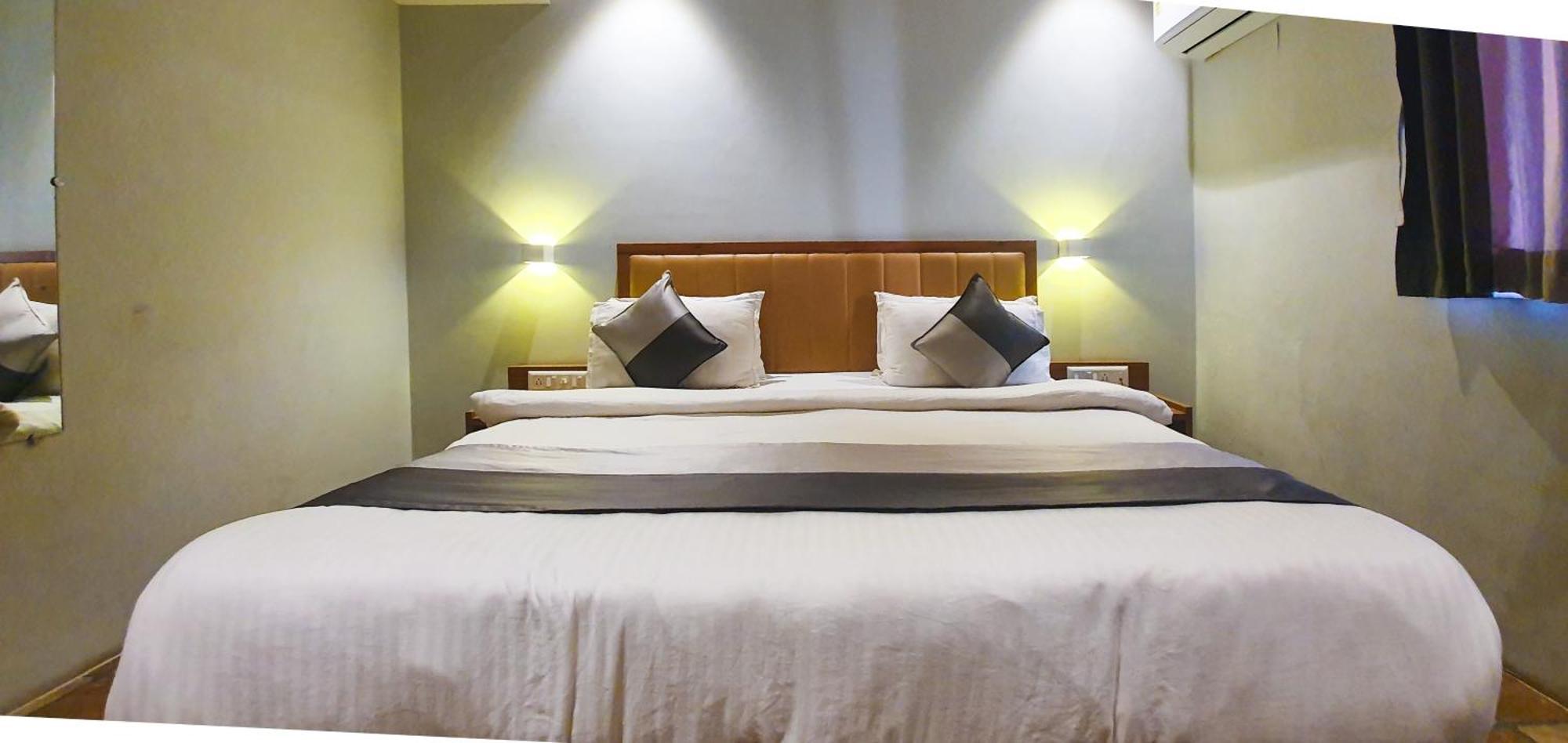 Hotel Nova Star Rajkot Eksteriør bilde