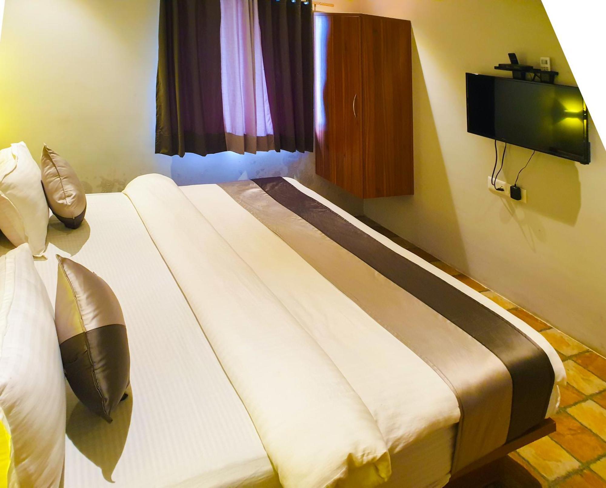 Hotel Nova Star Rajkot Eksteriør bilde